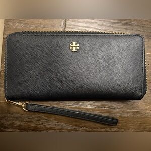 Tory Burch Black Leather Large Wristlet with Gold tone hardware EUC
Make a Offer